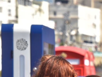 Mina klasskamrater från Japan vid Brighton pier.  Vi var studenter från tretton olika länder som deltog. Här är det internationellt och det var det bästa jag upplevt som student.