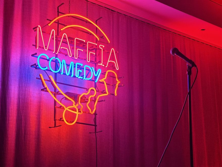Här är det aldrig trist vid Södermalms hjärta. Jag vill gå på fest ofta! Maffia Comedy var en god underhållning.