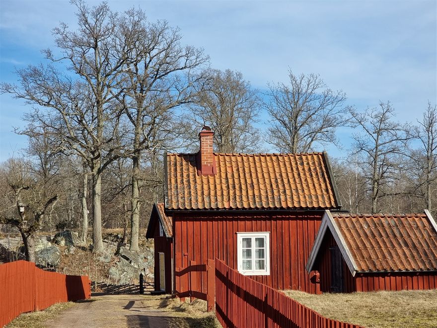 Stensjö bys kulturreservat kom till mig tillsammans med vännerna. Här är jag glad.